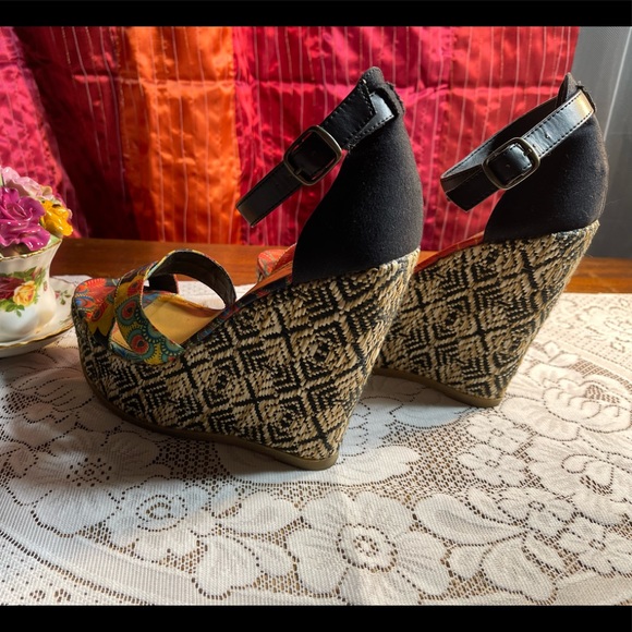MIA Multicolor Patterned Platform Wedges - Picture 10 of 16